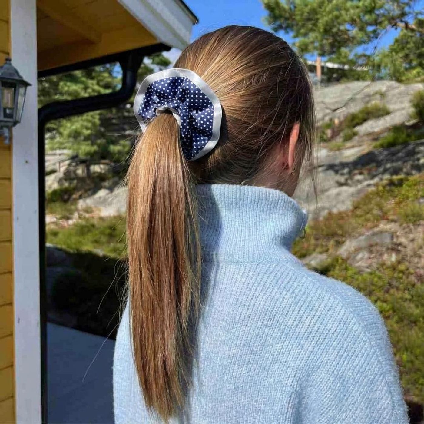 Morild Volang Scrunchie med refleks, blå/sølv