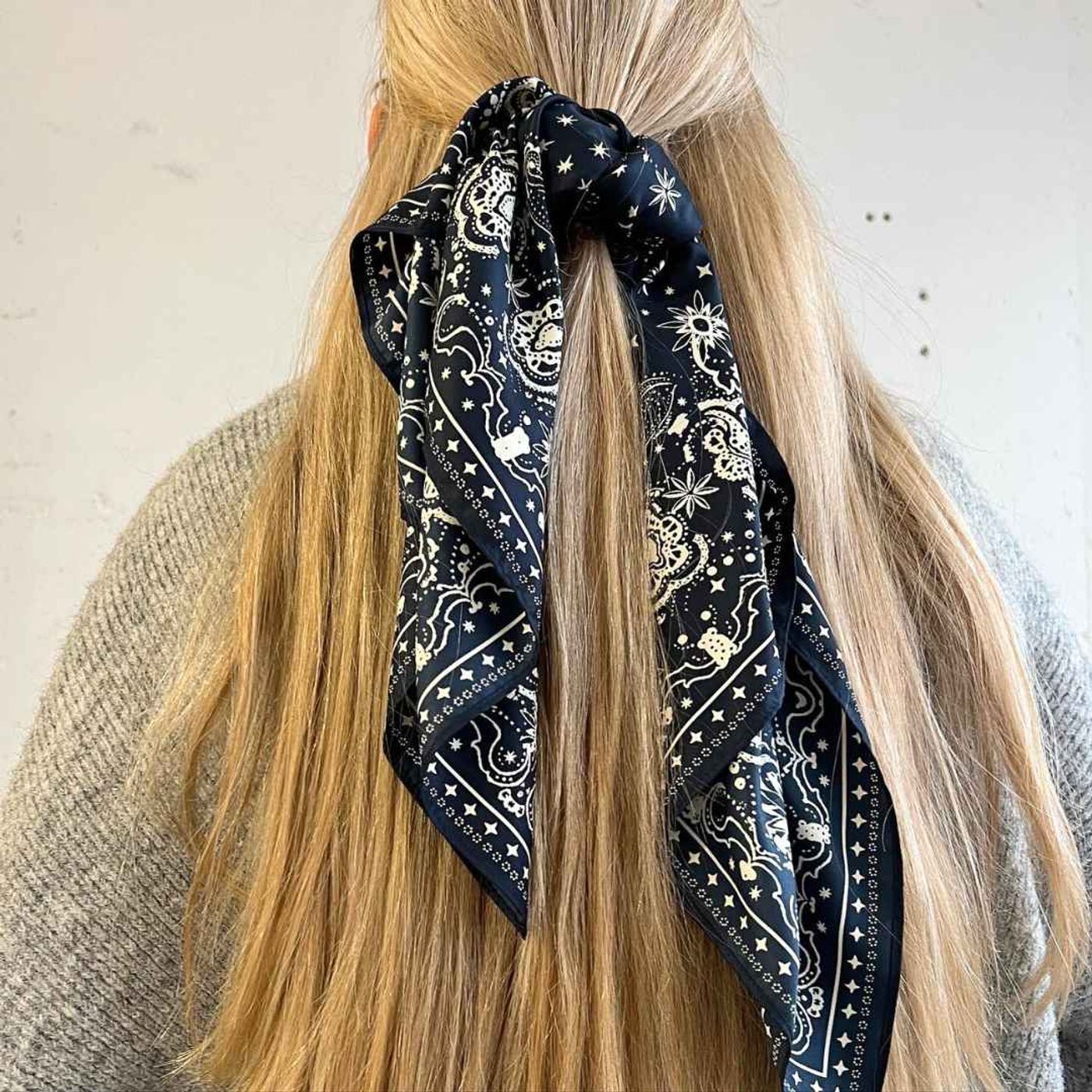 Morild Classic Satin skjerf med refleks, blå natt/krem