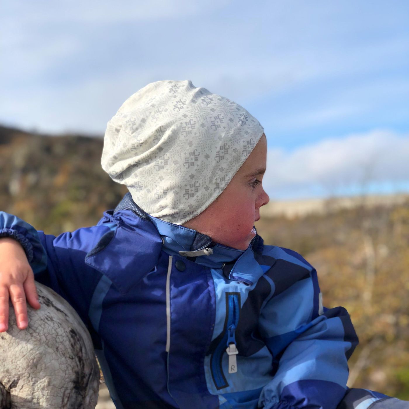 Morild Glitre Junior lue med refleks, hvit